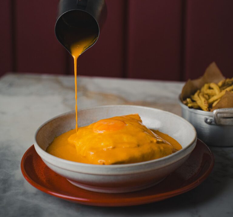¿Dónde comer francesinha en Porto? Sitios TOP